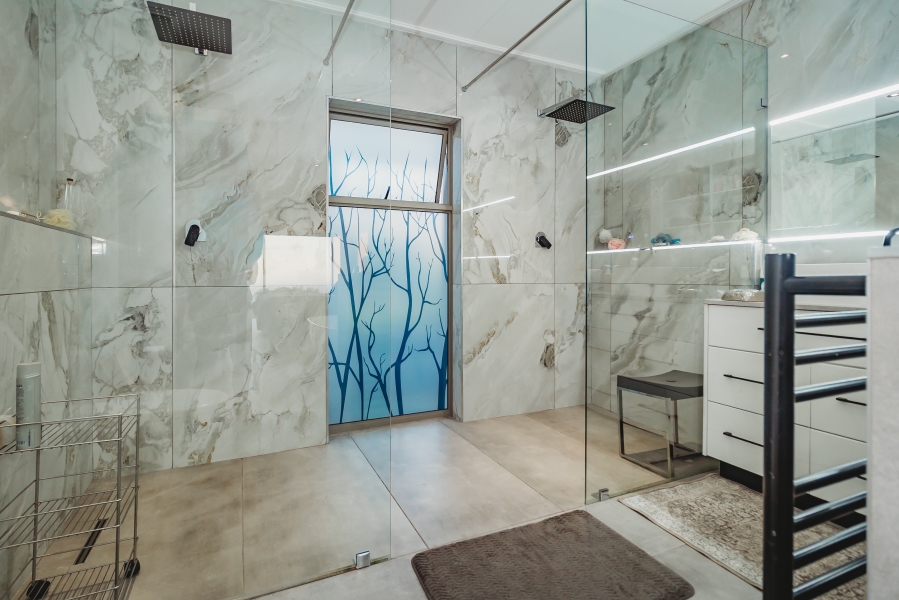 4 Bedroom Property for Sale in Herolds Bay Western Cape